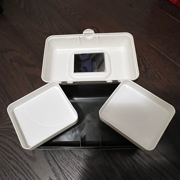 Caboodles Pretty in Petite Makeup Box - Picture 2 of 2